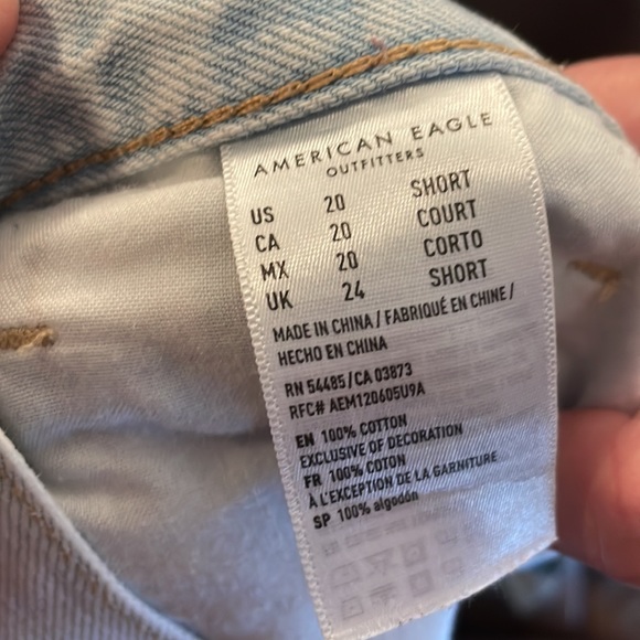 Light Wash American Eagle Distressed Mom Jean - Picture 11 of 12